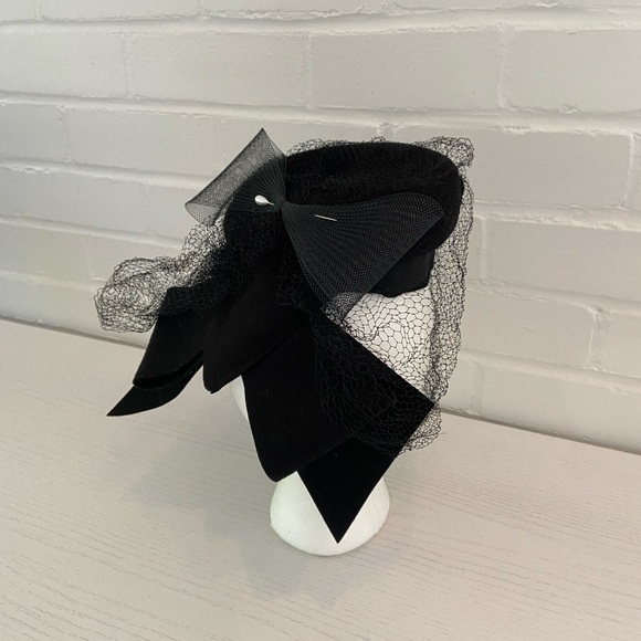 Womens Classic Vintage Elegant Black Veiled With Pearl Pin Church Fascinator Hat - Picture 3 of 10